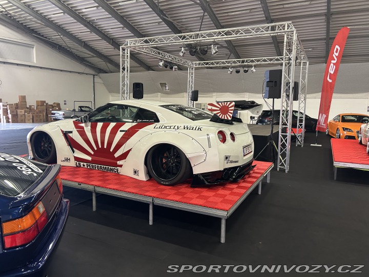 Nissan GT-R 2012