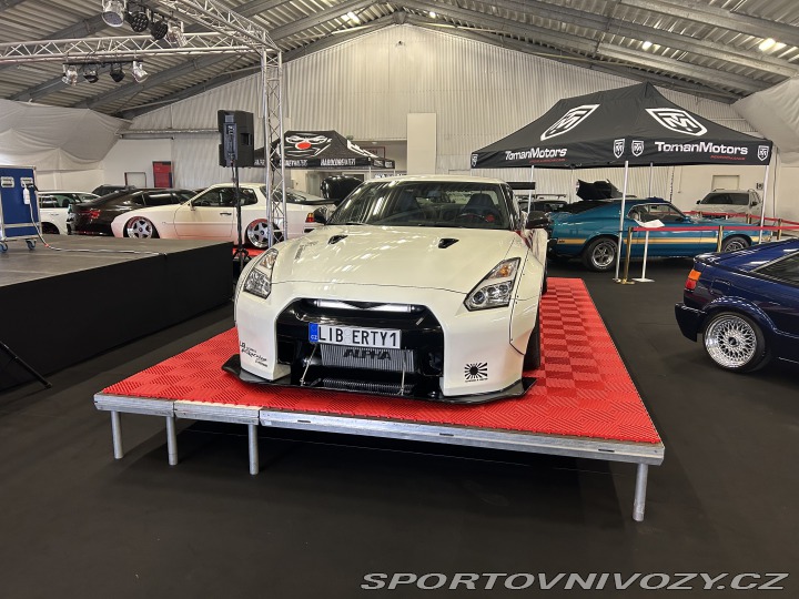 Nissan GT-R 2012