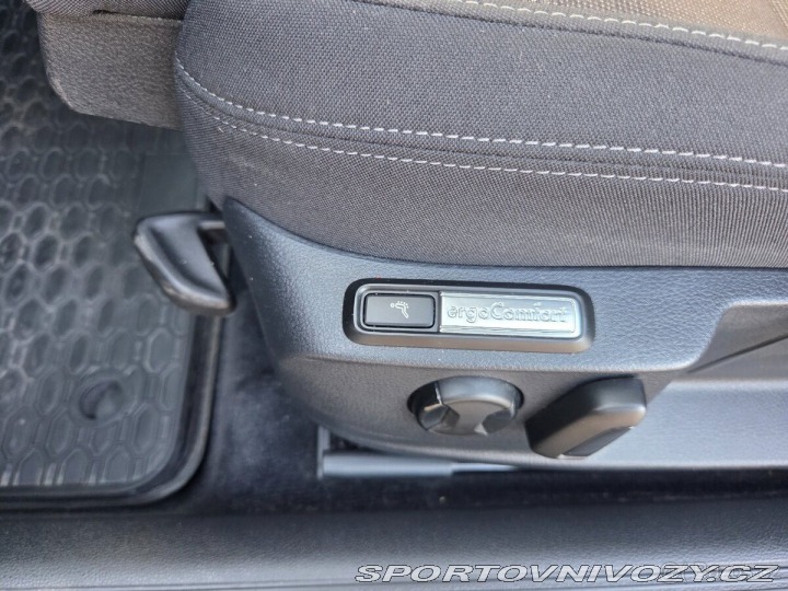 Volkswagen Ostatní modely Passat 2,0 TDi, DSG, panorama, 1800