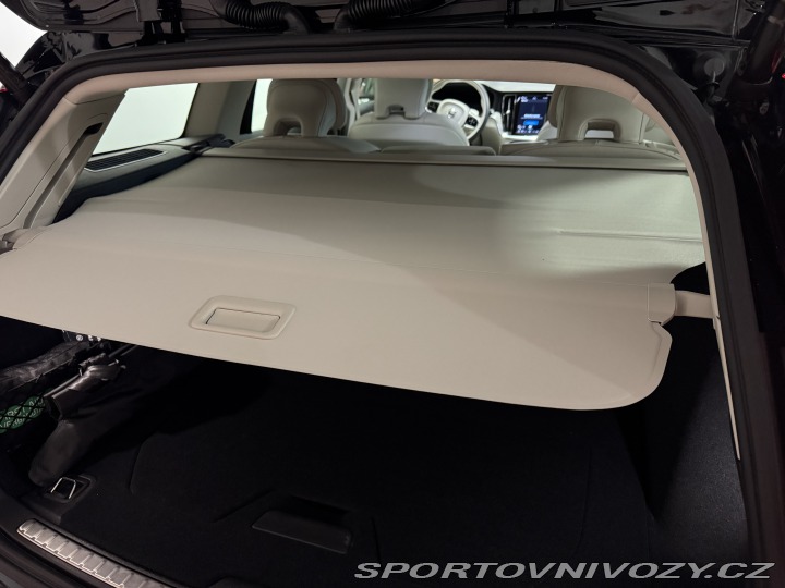 Volvo V60 2024