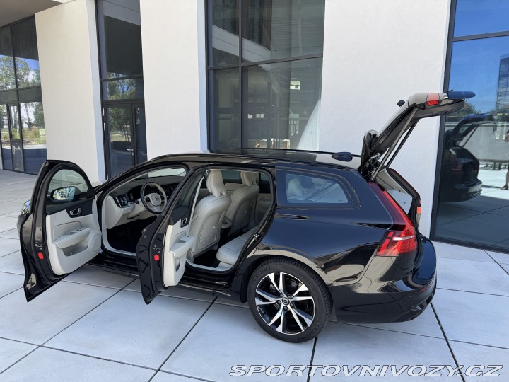 Volvo V60 2024