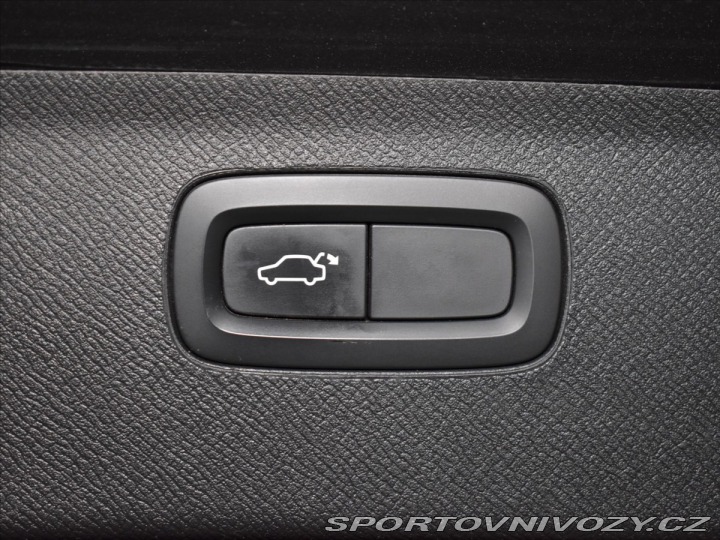 Volvo Ostatní modely XC90 2,0 T6 AWD R-design Vzduc 2019
