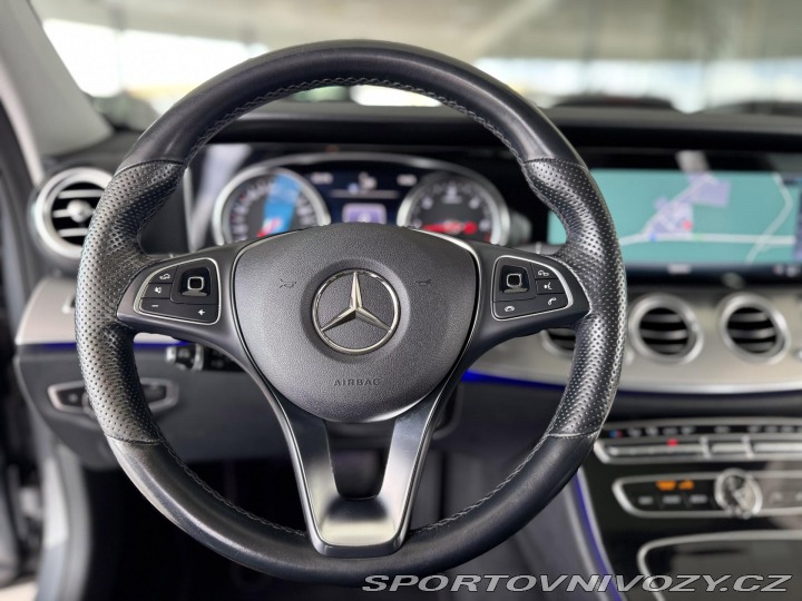Mercedes-Benz E 220d 4Matic AMG*REZERVACE 2017