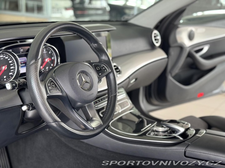 Mercedes-Benz E 220d 4Matic AMG*REZERVACE 2017