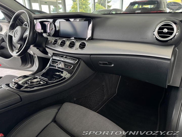 Mercedes-Benz E 220d 4Matic AMG*REZERVACE 2017