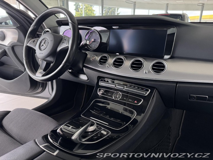 Mercedes-Benz E 220d 4Matic AMG*REZERVACE 2017