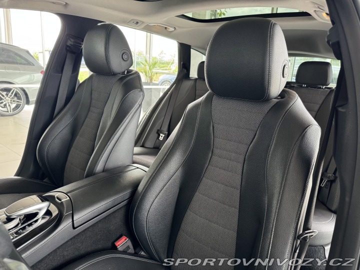 Mercedes-Benz E 220d 4Matic AMG*REZERVACE 2017