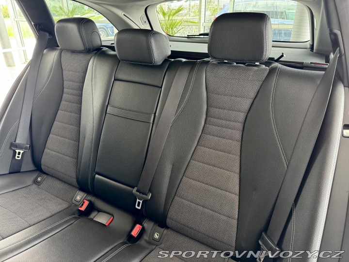 Mercedes-Benz E 220d 4Matic AMG*REZERVACE 2017