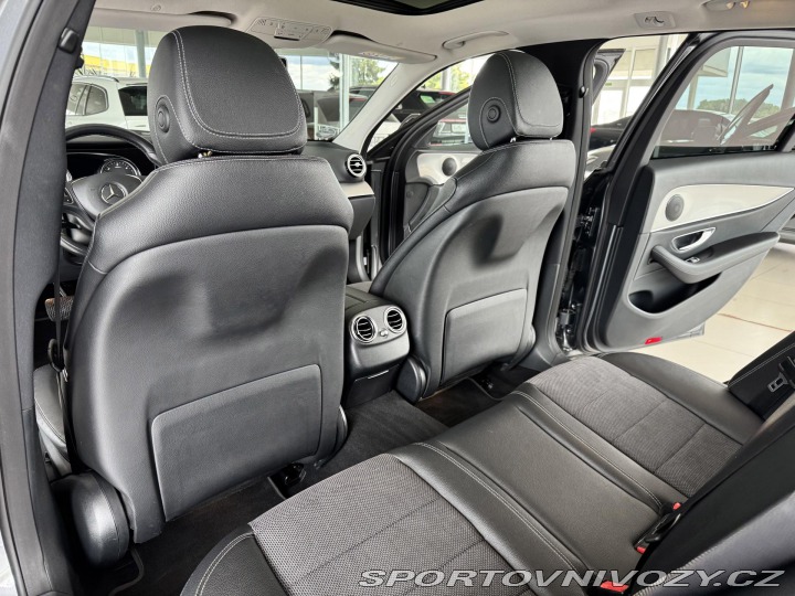 Mercedes-Benz E 220d 4Matic AMG*REZERVACE 2017