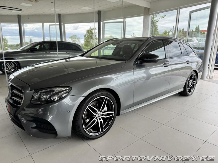 Mercedes-Benz E 220d 4Matic AMG*REZERVACE 2017