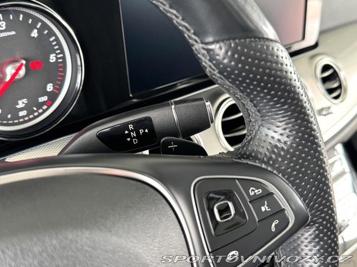 Mercedes-Benz E 220d 4Matic AMG*REZERVACE 2017