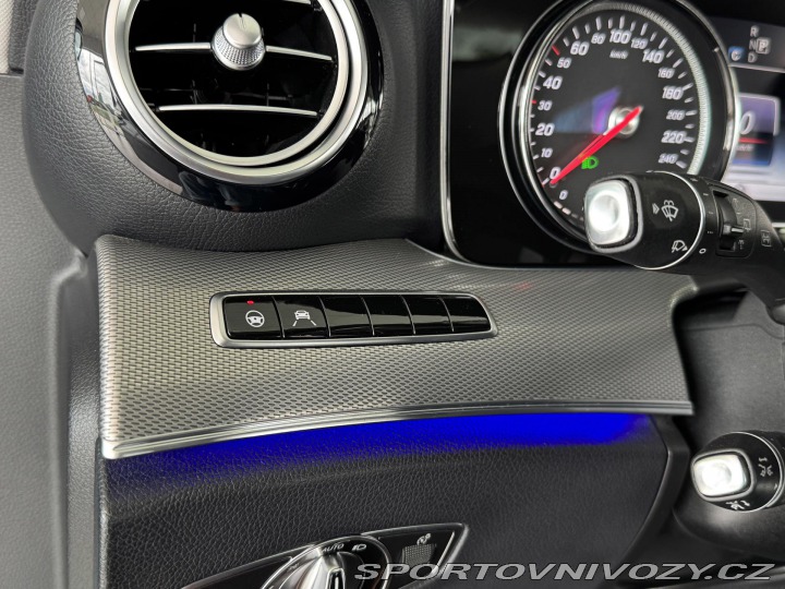 Mercedes-Benz E 220d 4Matic AMG*REZERVACE 2017