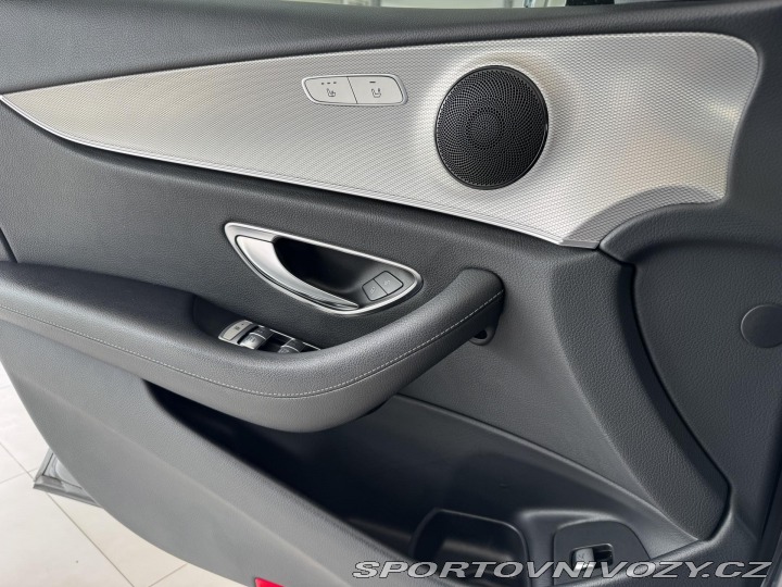 Mercedes-Benz E 220d 4Matic AMG*REZERVACE 2017