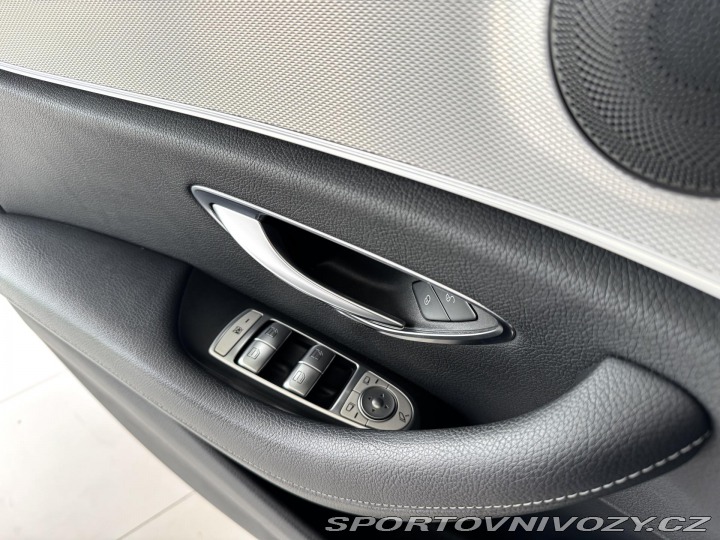 Mercedes-Benz E 220d 4Matic AMG*REZERVACE 2017