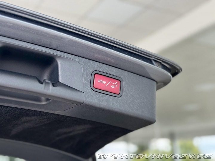 Mercedes-Benz E 220d 4Matic AMG*REZERVACE 2017
