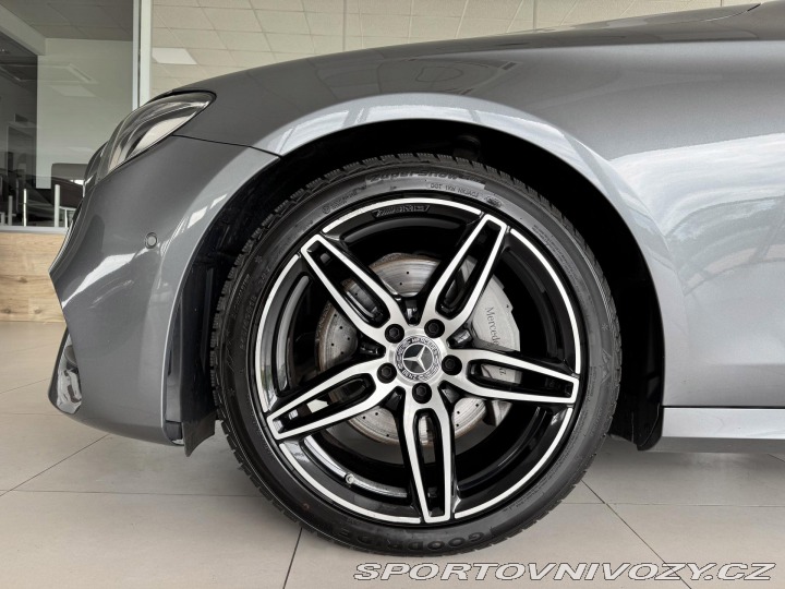 Mercedes-Benz E 220d 4Matic AMG*REZERVACE 2017