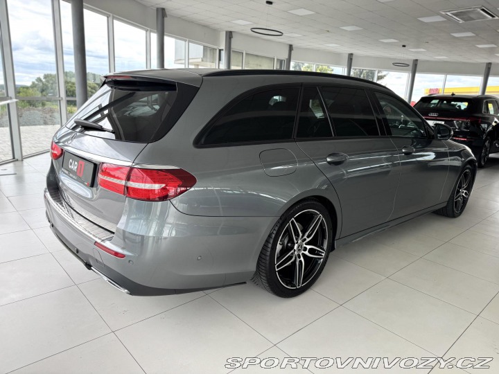 Mercedes-Benz E 220d 4Matic AMG*REZERVACE 2017