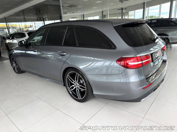 Mercedes-Benz E 220d 4Matic AMG*REZERVACE 2017