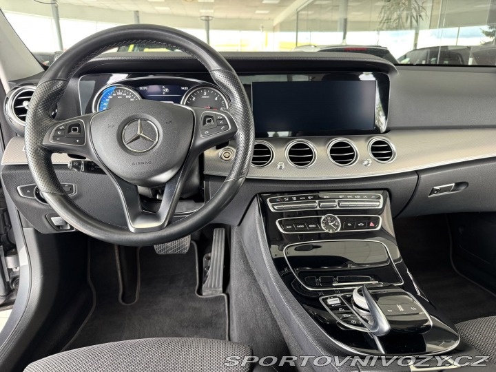 Mercedes-Benz E 220d 4Matic AMG*REZERVACE 2017