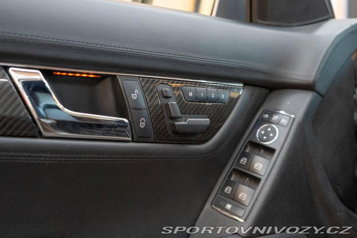 Mercedes-Benz C 63 AMG kombi 2010