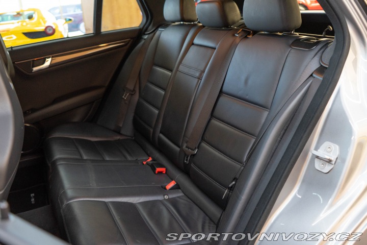 Mercedes-Benz C 63 AMG kombi 2010