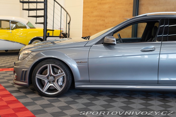 Mercedes-Benz C 63 AMG kombi 2010