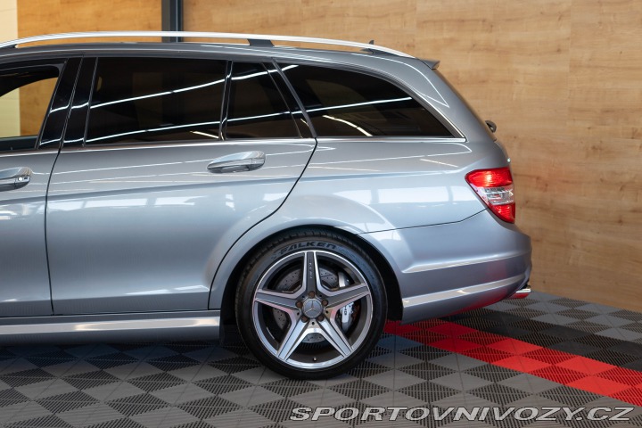 Mercedes-Benz C 63 AMG kombi 2010