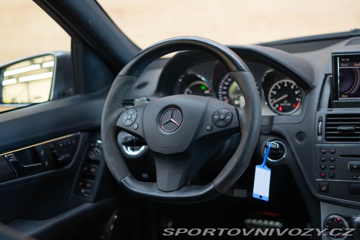 Mercedes-Benz C 63 AMG kombi 2010