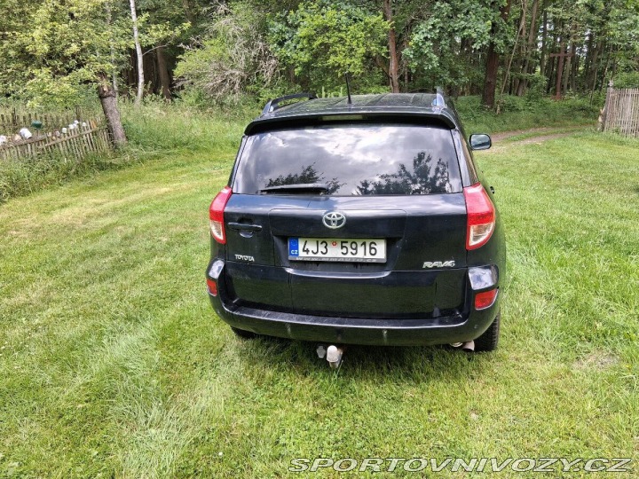 Toyota Ostatní modely RAV4 2,2   r. v. 2008, spolehl 2008