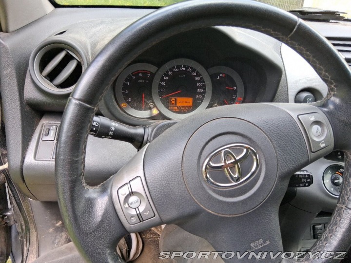 Toyota Ostatní modely RAV4 2,2   r. v. 2008, spolehl 2008