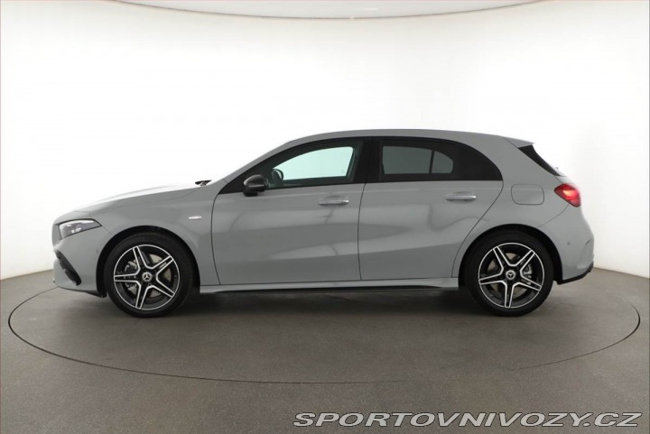 Mercedes-Benz A A 250 e, AMG LINE 2025