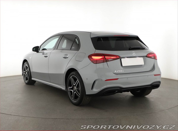 Mercedes-Benz A A 250 e, AMG LINE 2025