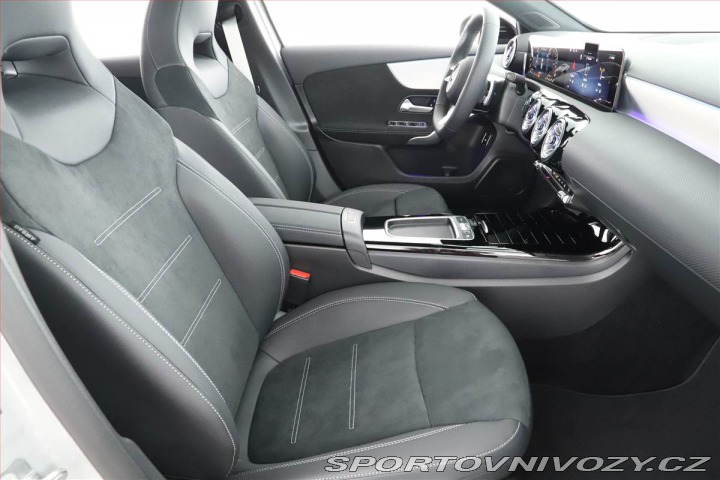 Mercedes-Benz A A 250 e, AMG LINE 2025