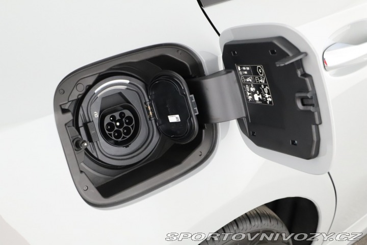Mercedes-Benz A AMG Line A 250 e 2025