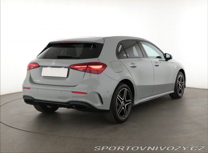 Mercedes-Benz A AMG Line A 250 e 2025