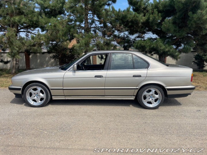 BMW 5 535i e34 M5 kola interier 1990