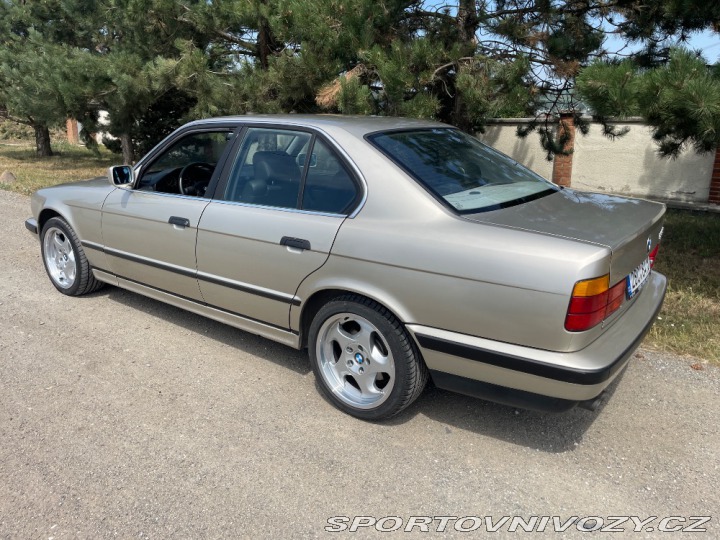 BMW 5 535i e34 M5 kola interier 1990