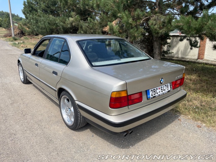 BMW 5 535i e34 M5 kola interier 1990
