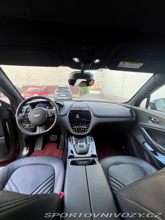 Aston Martin DBX  2021