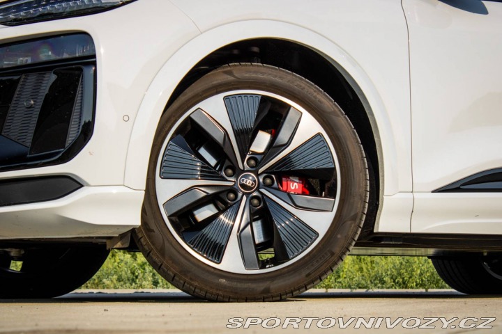 Audi Ostatní modely SQ6 E-tron 4x4 BEV 360kW / A 2026