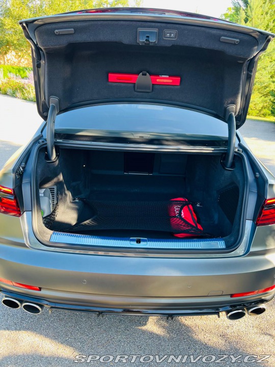 Audi S8 2025