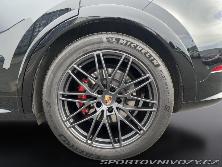 Porsche Cayenne GTS 2025