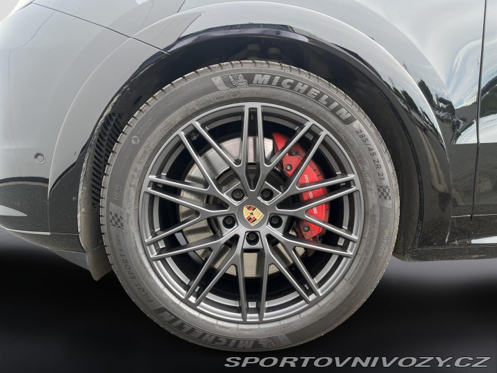 Porsche Cayenne GTS 2025