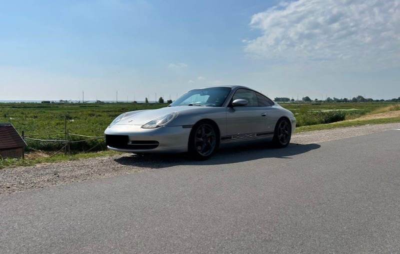 Porsche 911 Carrera