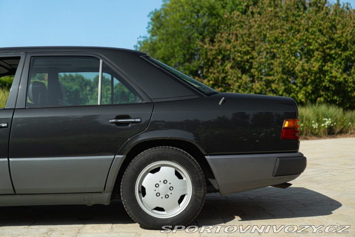 Mercedes-Benz E 300 E-24V SPORTLINE 1989