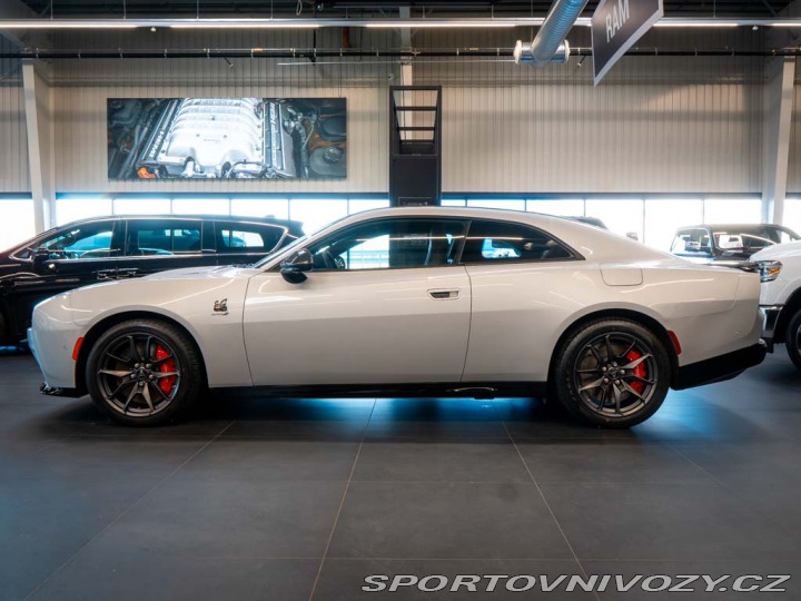 Dodge Charger 0.0 Daytona Scat Pack 670 2024