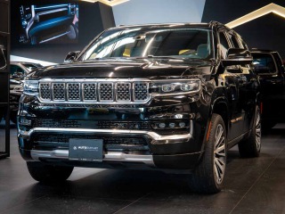   Jeep Grand Wagoneer 6.4 V8 HEMI Series III, m