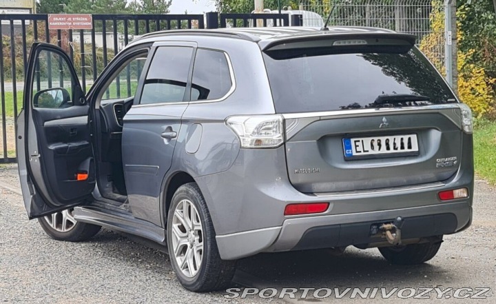 Mitsubishi Ostatní modely Outlander 2,0 PHEV L EL&quo 1800