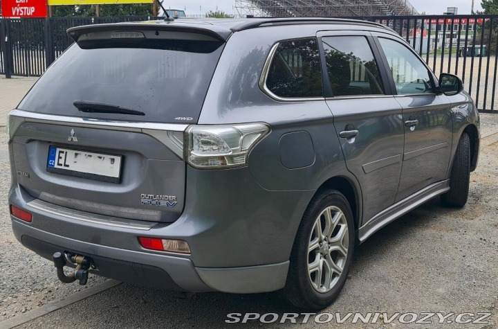 Mitsubishi Ostatní modely Outlander 2,0 PHEV L EL&quo 1800