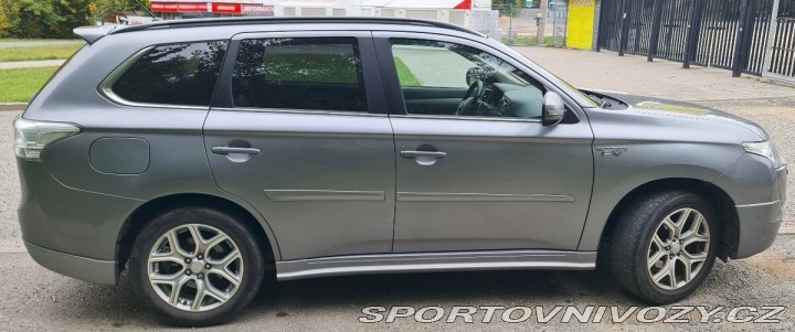 Mitsubishi Ostatní modely Outlander 2,0 PHEV L EL&quo 1800